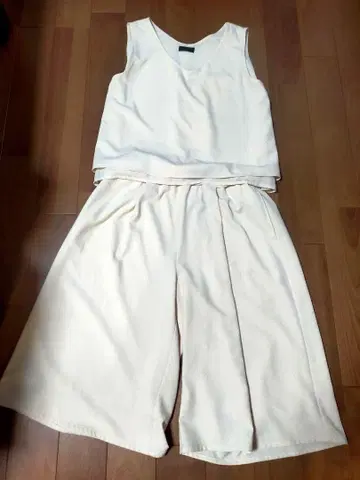 크림색 V넥 탱크탑 팬츠 셋업