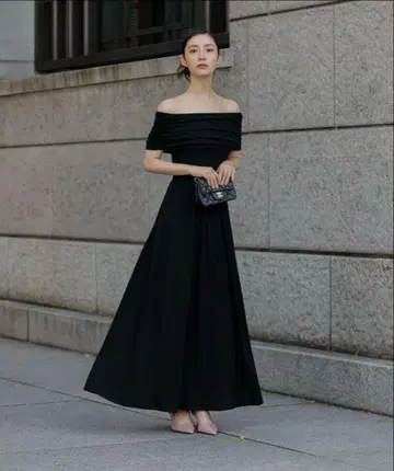 Leja 블랙 플레어 스커트 오프숄더