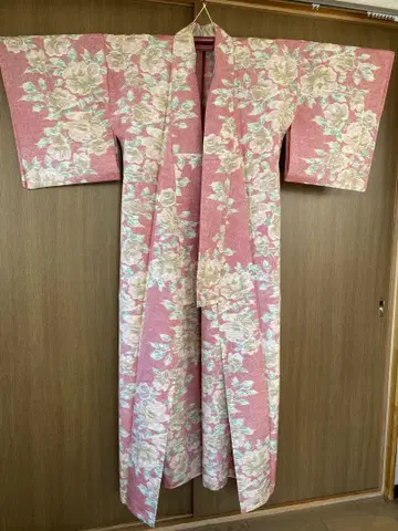얇은 명주 기모노