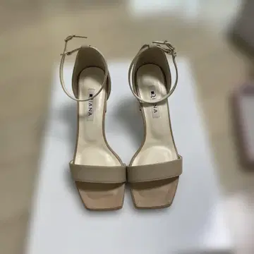 Diana 베이지 스트랩 샌들