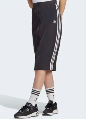 adidas 블랙 타이트 스커트 슬릿