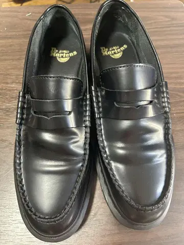 Dr. Martens 블랙 로퍼