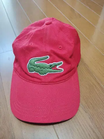 Lacoste 빨간색 악어 자수 캡