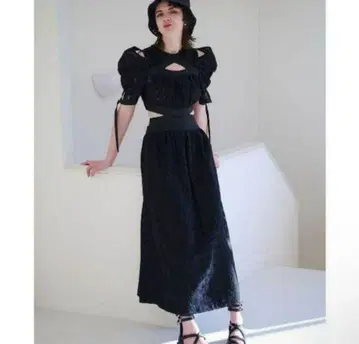 스위칭 데콜테 오픈 원피스