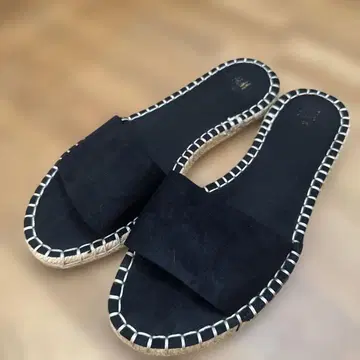 h&m 블랙 스웨이드 스트랩 샌들