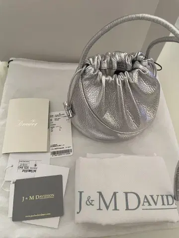 미사용 새상품 J&M DAVIDSON 실버 숄더백 드로어 별주