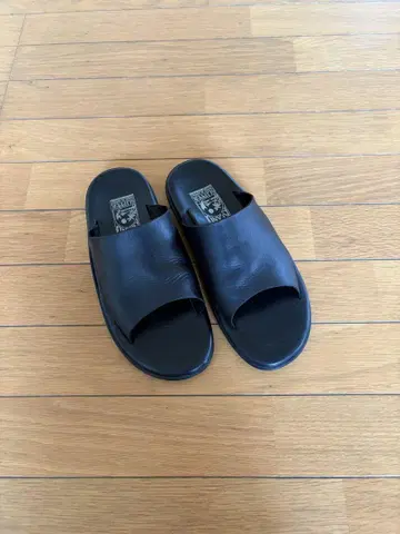 투모로우랜드 별주 아일랜드 슬리퍼 가죽 블랙 사이즈 9