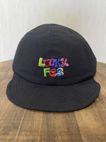 LUCKY FES 자수 블랙 캡