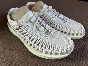 KEEN 화이트 클로그 샌들