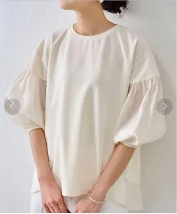 BEARDSLEY 아이보리 시어 개더 컷 티셔츠