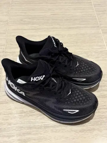 호카오네오네 클리프톤9 러닝화