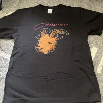 Chevoron 블랙 티셔츠 L 사이즈