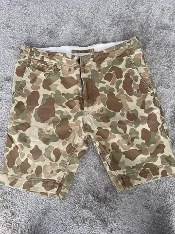 KIFFE 카모플라쥬 숏팬츠