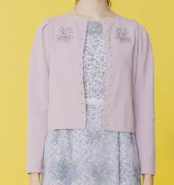 완판템 토카 최근 모델 MINOSA KNIT 가디건 꽃무늬 자수