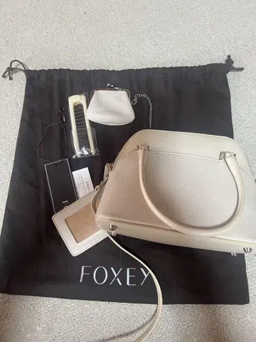 FOXEY 아이보리 숄더백 마카롱