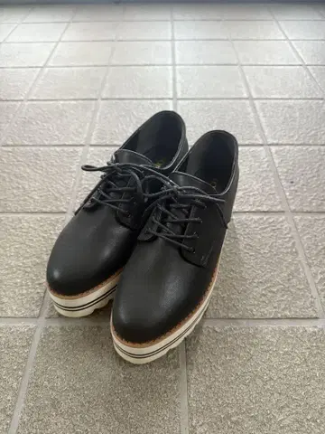블랙 플랫폼 신발