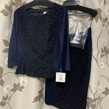 스콧 클럽 크로레스 다크 블루 꽃무늬 자수 셋업