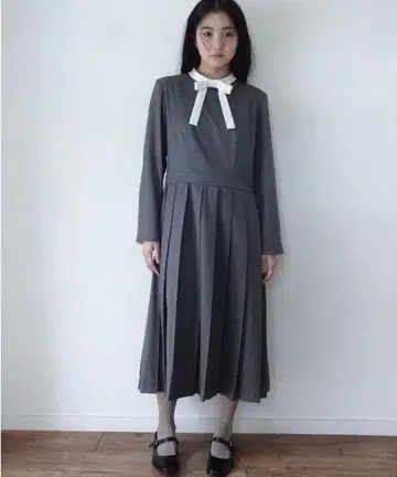 BI-COLOR RIBBON PLEATS DRESS