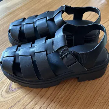 지유 볼륨 밑창 구르카 샌들 [배송비 포함]