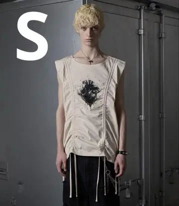[ GRANCY ] 셔링 디자인 큐빅 그래픽 슬리브리스 T S