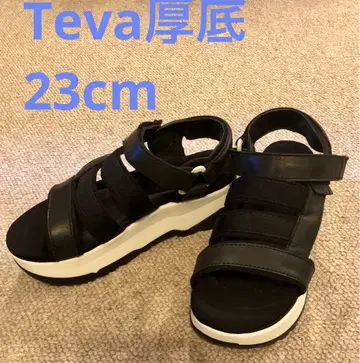 Teva IENA 별주 통굽 샌들
