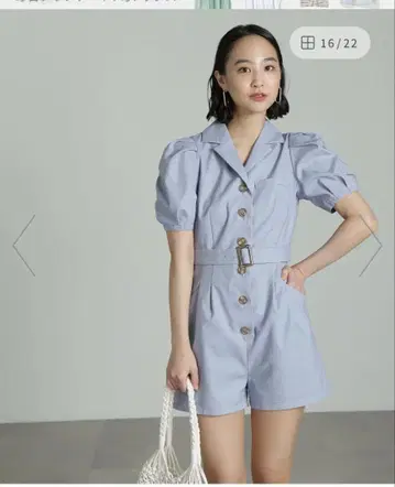 라이트 블루 버튼이 달린 올인원