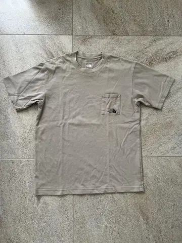 THE NORTH FACE 그레이 주 티셔츠 포켓 부착