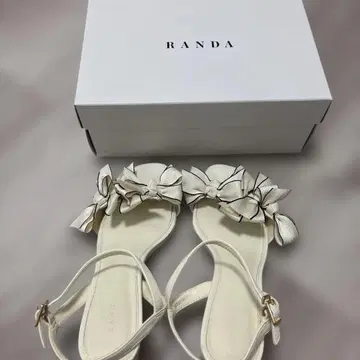 1회 착용 RANDA 미니 리본 스트랩 샌들 M 사이즈 아이보리