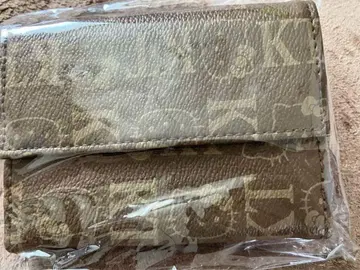 헬로키티 모노그램 3단 지갑 미사용품