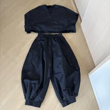 ADORE 블랙 나일론 셋업 프리 사이즈