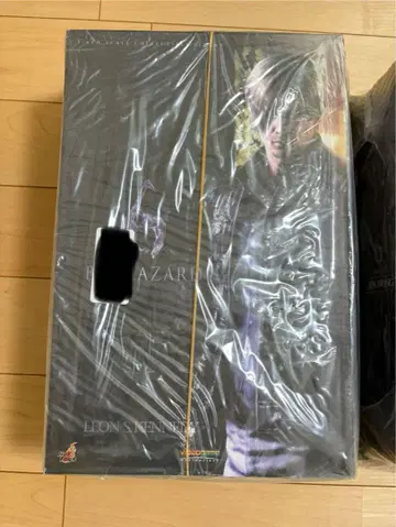 핫토이즈 바이오하자드 6 레온 S 케네디 피규어 미개봉