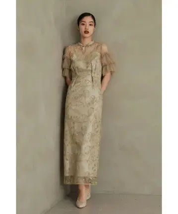 [ 최종 가격 인하 ] niana 스팽글 자수 레이스 드레스