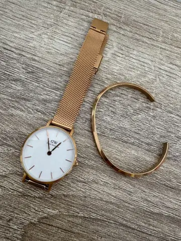 Daniel Wellington 골드 손목시계와 뱅글 세트
