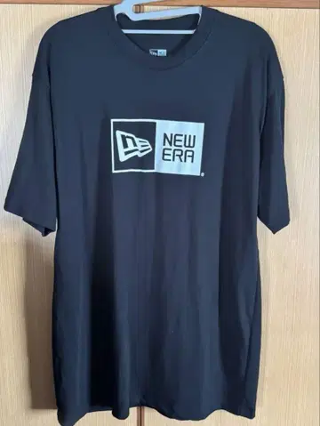 뉴에라 반팔 티셔츠 프론트 로고 티셔츠 XL