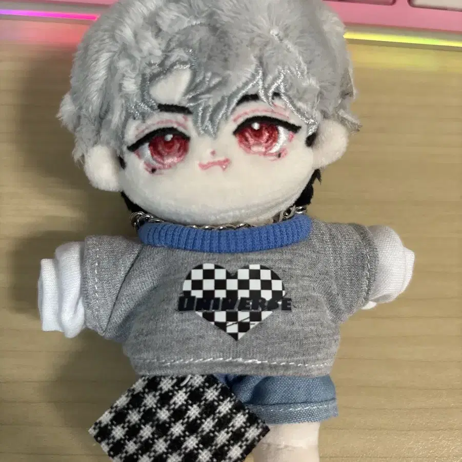 PLAVE | 플레이브 PLAVE Waneuk includes two Eunho outfits on