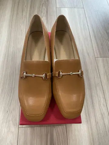 카멜 스퀘어토 로퍼