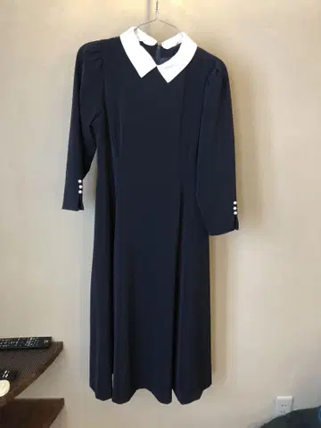 네이비 긴팔 원피스 화이트 카라 부착