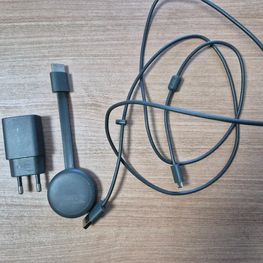 新品未開封　Google Chromecast red-monkey_811571017508