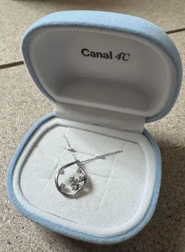 Canal 4C 실버 목걸이 꽃 모티브