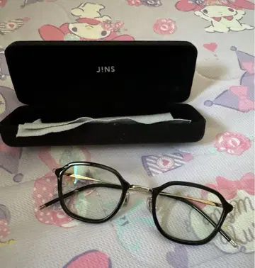 JINS 안경 (아마도 도수 없음), 반사 방지 코팅, 웰링턴 스타일