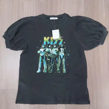 KISS 그래픽 퍼프 슬리브 T셔츠