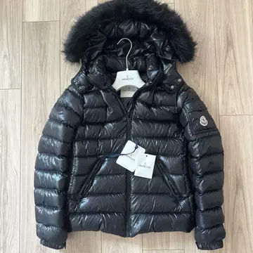새상품급 정품 MONCLER 블랙 다운 자켓 퍼 포함