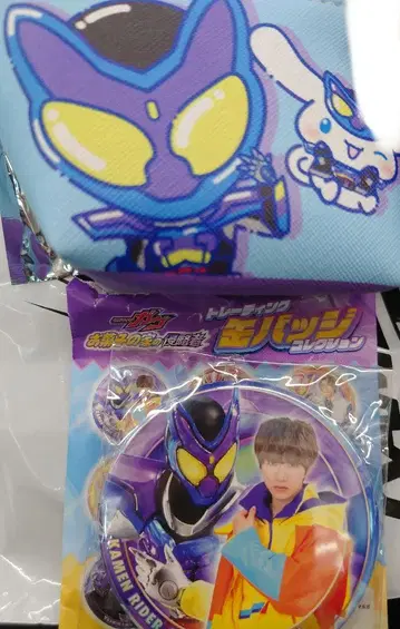 가면라이더 가브 캔뱃지 산리오 파우치