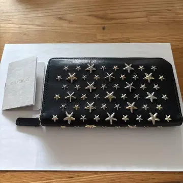 JIMMY CHOO 별 모양 스터드 장지갑