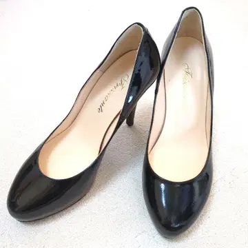 미사용 새상품 블랙 에나멜 스틸레토 하이힐 23.5cm