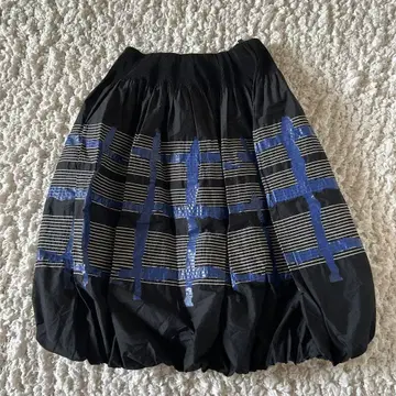 [센소유니코]  벌룬 실루엣 스커트 블랙과 파랑