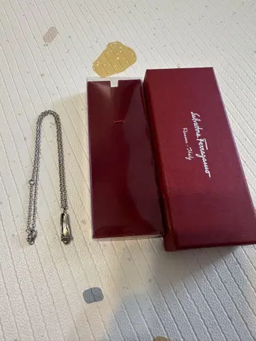 페라가모 펌프스 모티브 목걸이 SV925