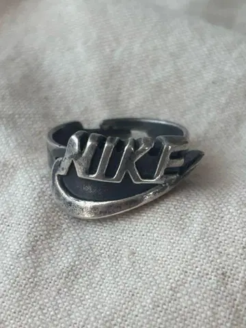 NIKE 실버 스우시 로고 부트링 조정 가능