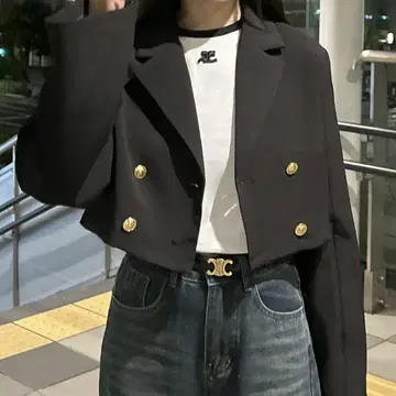 골드 버튼 2way 슬릿 슬리브 숏 자켓 블랙