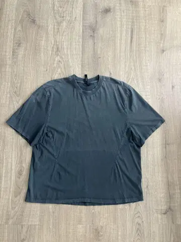 entire studios dart tee washed black